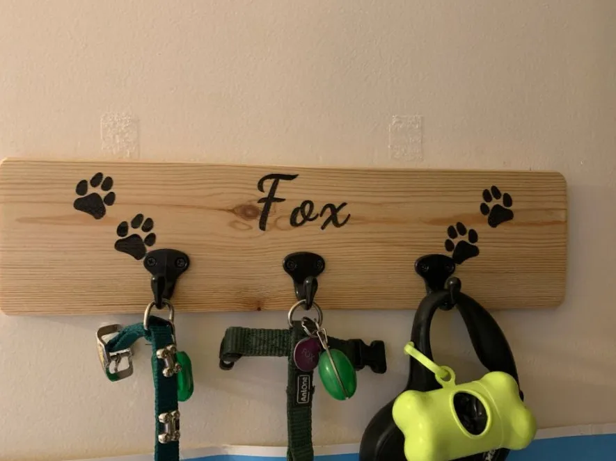 Personalized Dog Leash Holder - Wood Dog Leash Holder for Wall - Custom Dog Leash Holder - Dog Paw Print, Dog Lover Gift, Housewarming Gift