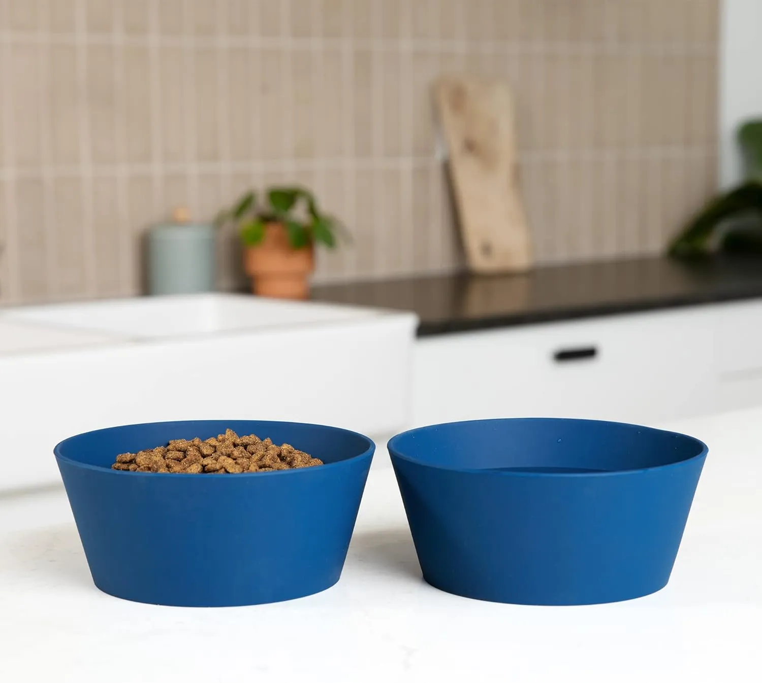 Waggo Habit Silicone Dog Bowl for All Breeds - Modern Heavyweight Silicone, Durable Pet Food and Water Dish Crock, Dishwasher Safe (Midnight)